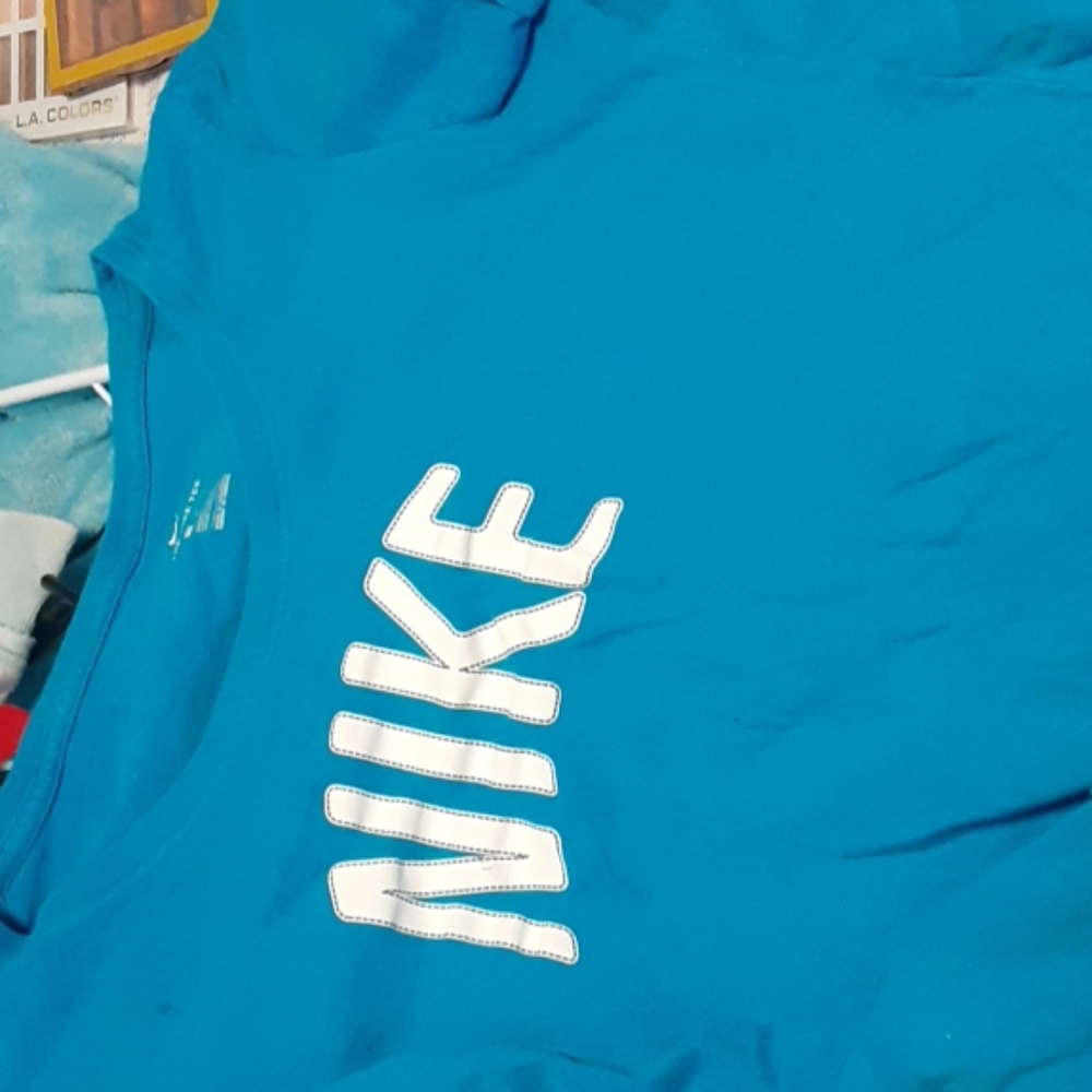 Short tea blue Nike shirt